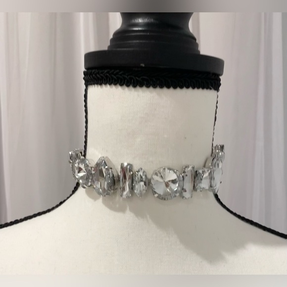 Saks Fifth Avenue Jewelry - NEW ❤️💍 Large rhinestone faux diamond choker statement necklace